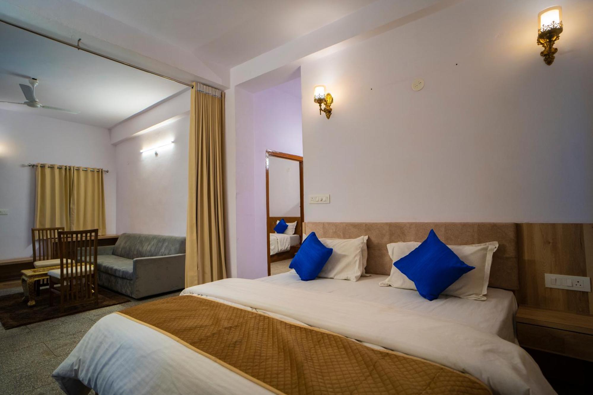 Devdarshan Hotel & Restaurant Udaipur Bagian luar foto