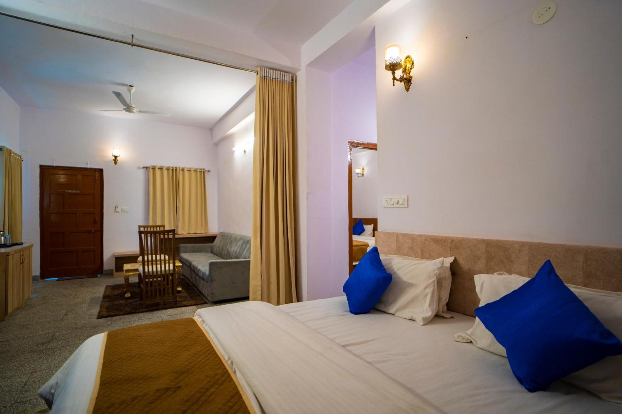 Devdarshan Hotel & Restaurant Udaipur Bagian luar foto