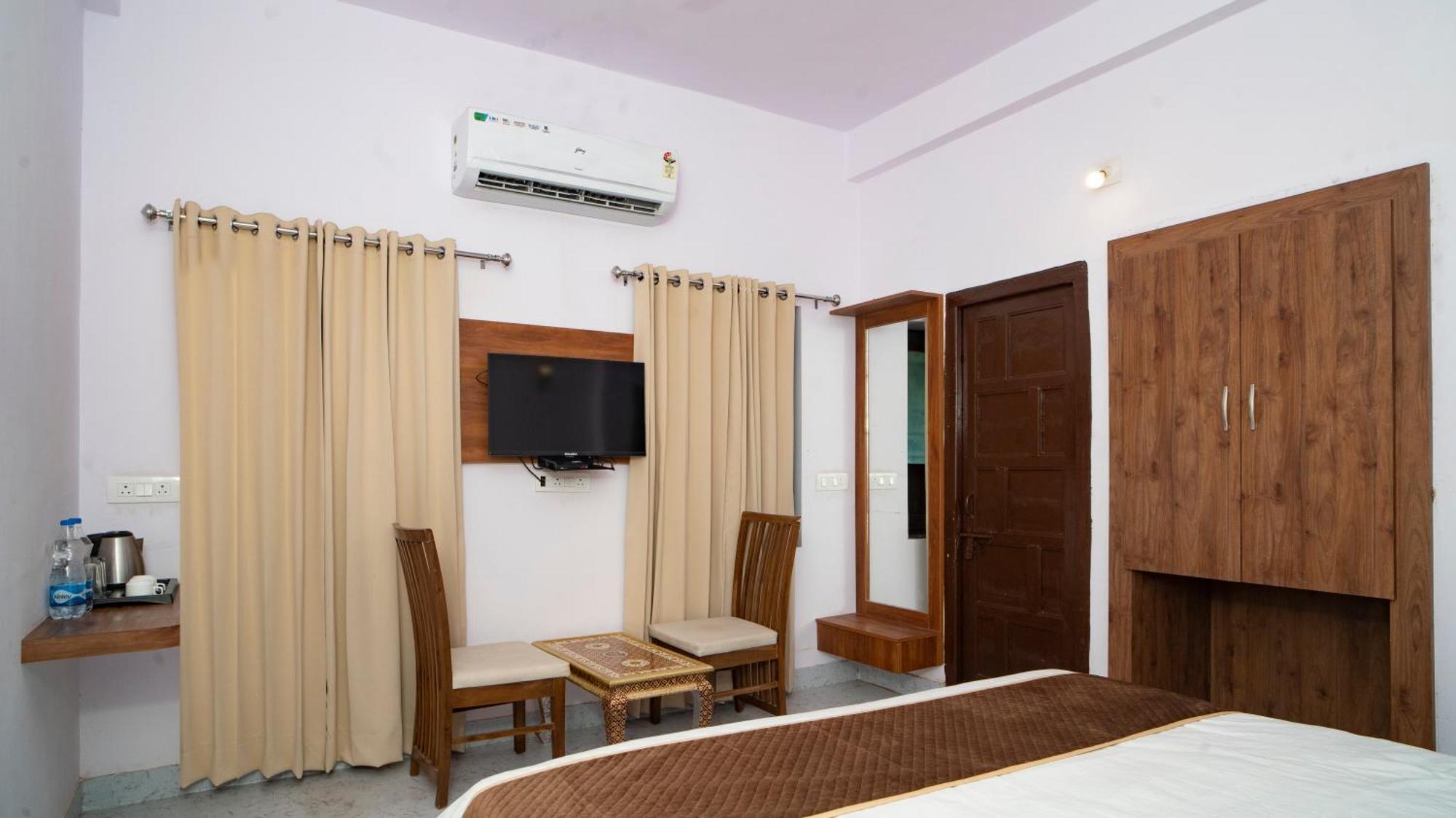 Devdarshan Hotel & Restaurant Udaipur Bagian luar foto